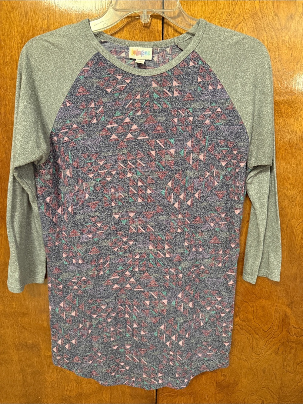 LuLaRoe Purple Heathered Raglan with Pink & Teal Geometric Print